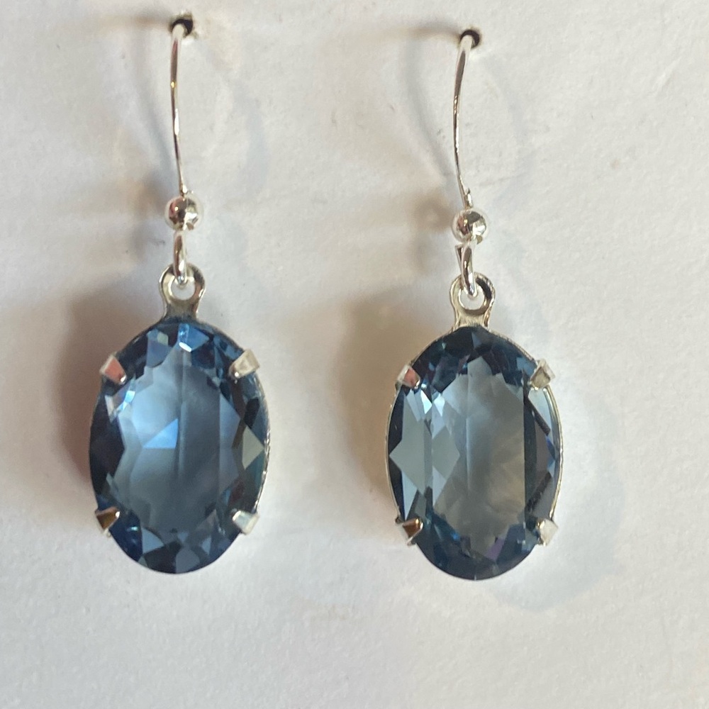 Elegant Blue Oval Drop Earrings